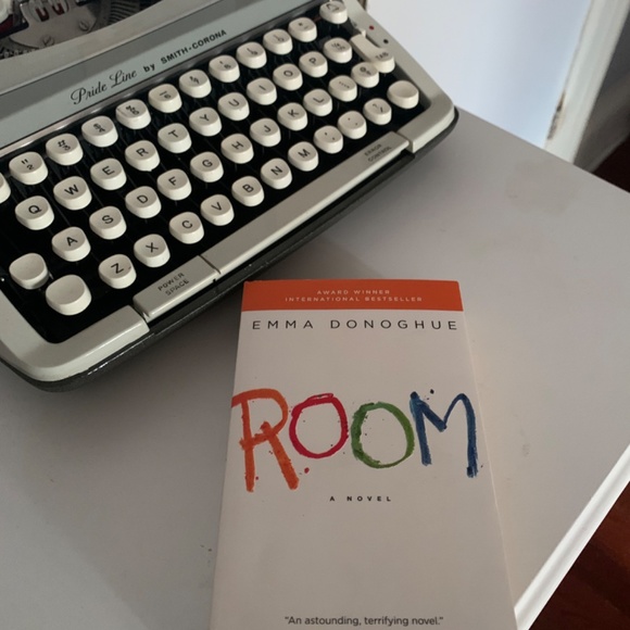 Room book for sale - Picture 3 of 3